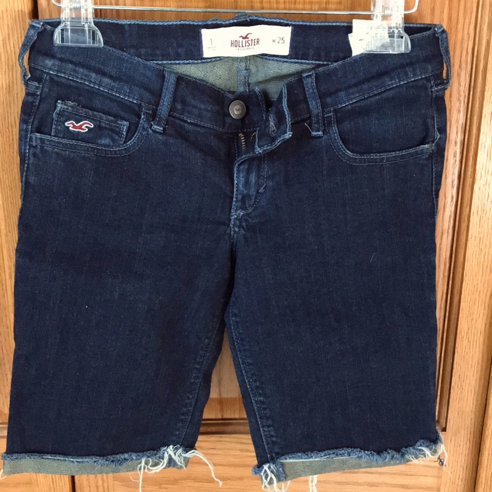 Hollister Jean short. Dark rinse. 8 inch inseam.